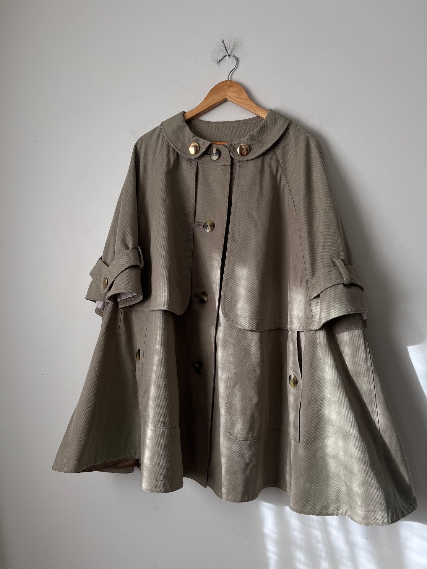 BURBERRY - 2006 Show - Swing Coat by Christopher Bailey RRP$3000 (10-16)