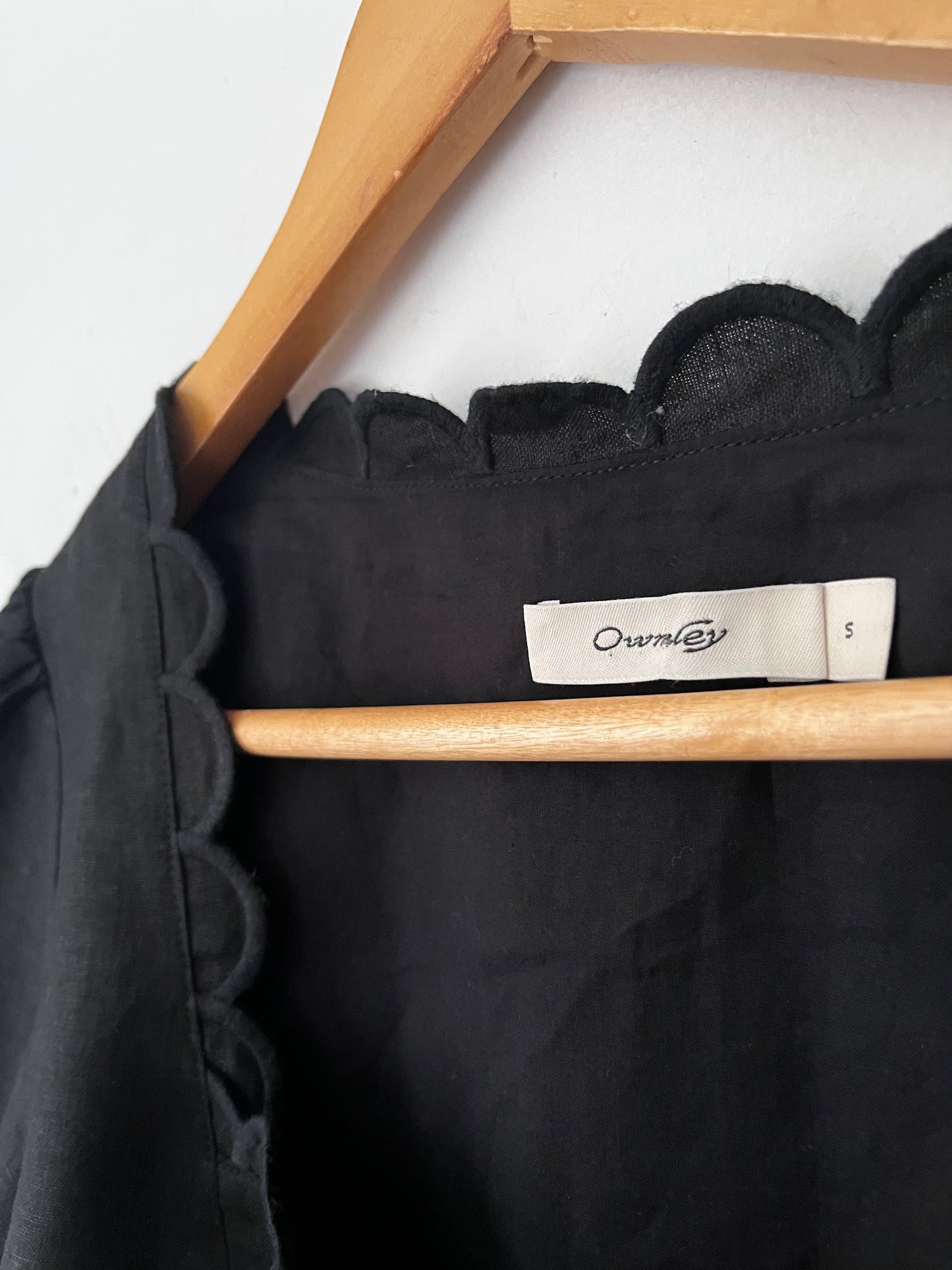 OWNLEY Black Linen Scallop Top RRP$180 (6-8)