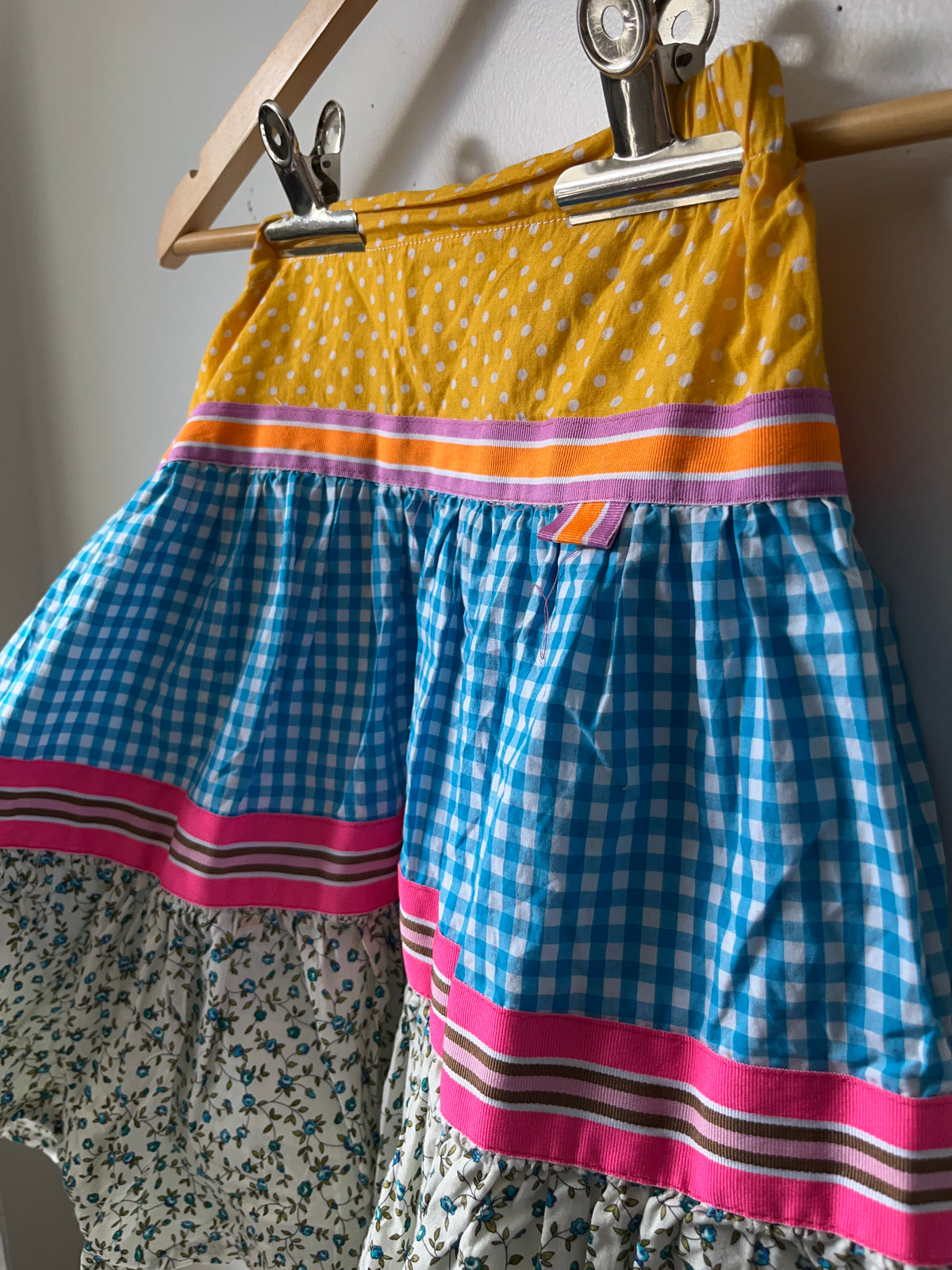 HILLY CHRISP Classic Tiered Skirt (Size 8)