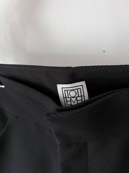TOTEME Twisted Seam Trousers RRP$700 (Size 6)