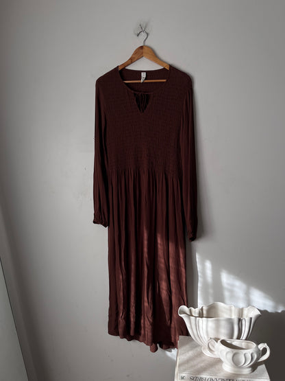 ELM Shirred Maxi Dress RRP$150 (10-12)
