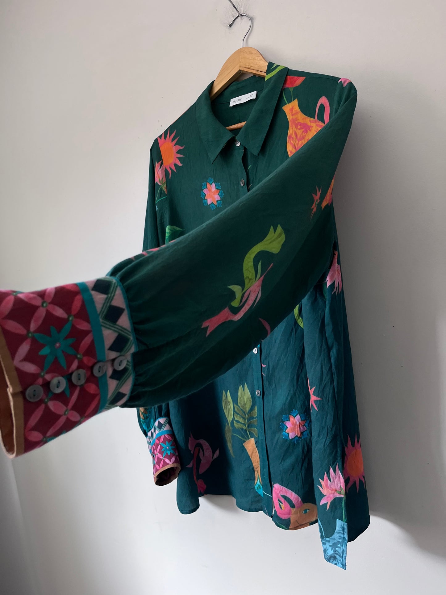 CITY CHIC shirt RRP$110 (16-20)