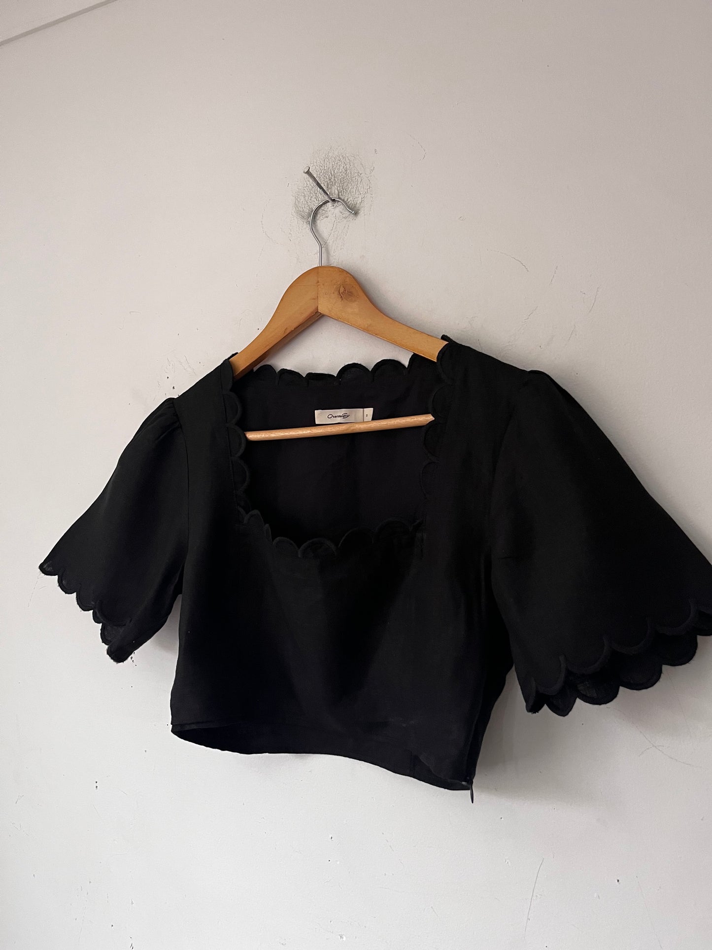 OWNLEY Black Linen Scallop Top RRP$180 (6-8)