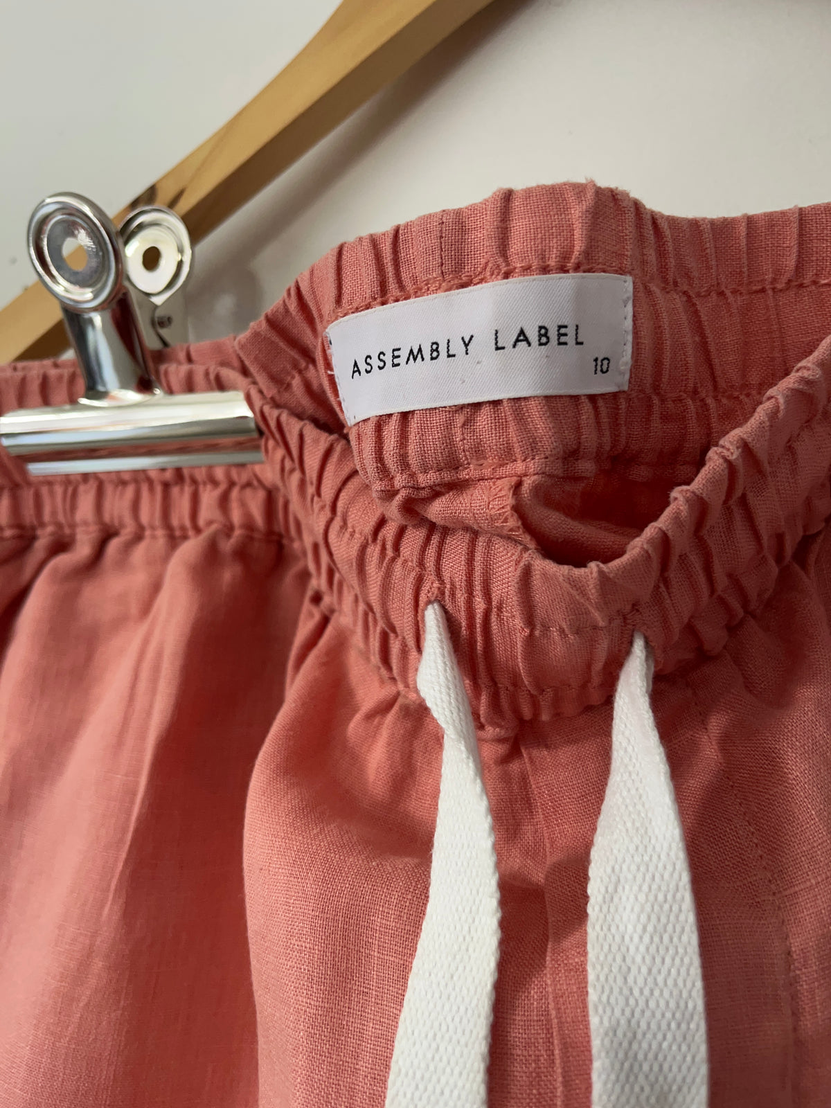 ASSEMBLY LABEL linen shirt & shorts set RRP approx. $215 (Size 10)