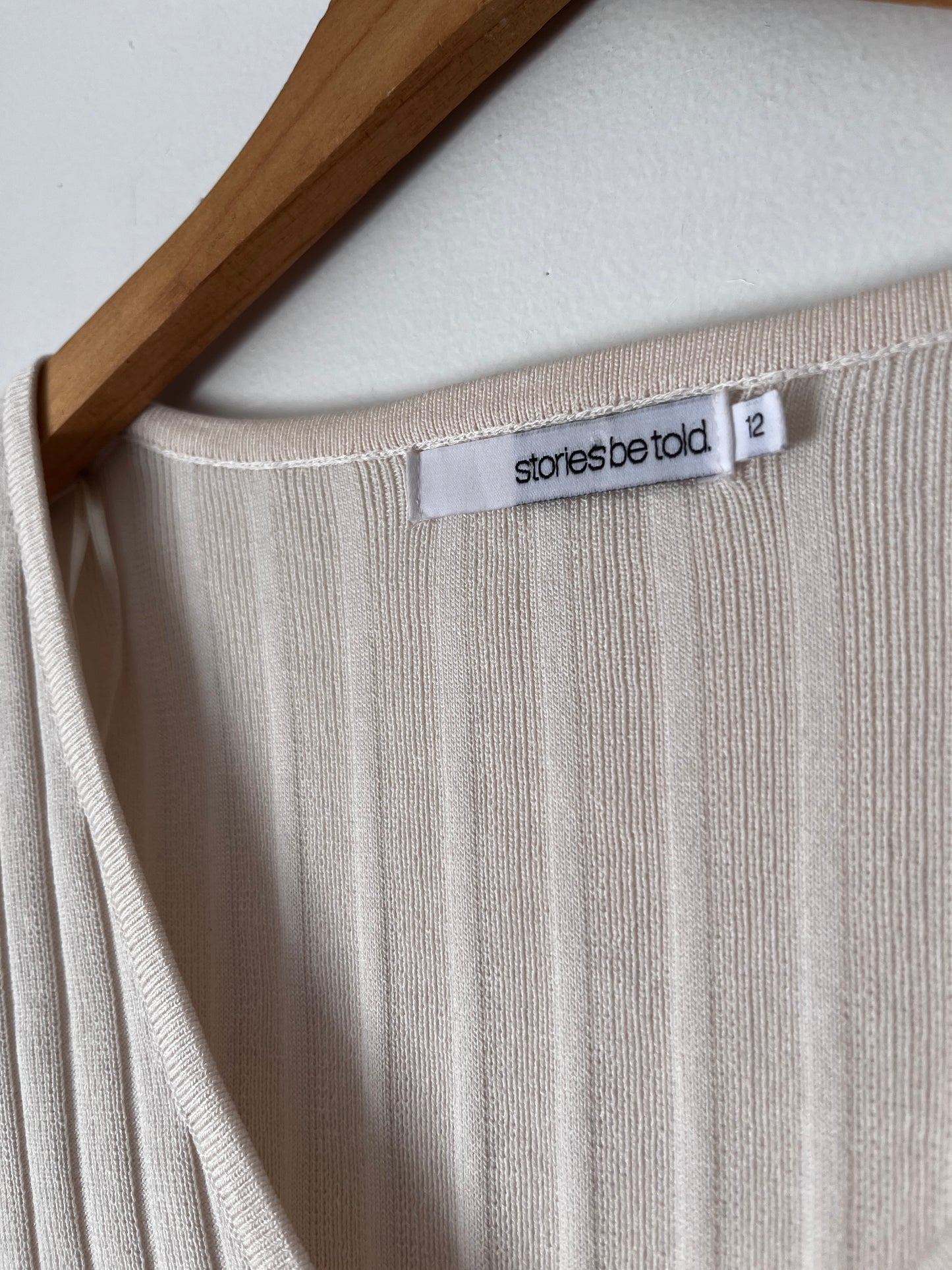 STORIES BE TOLD Cream Ribbed V-Neck Knit RRP$130 (12)