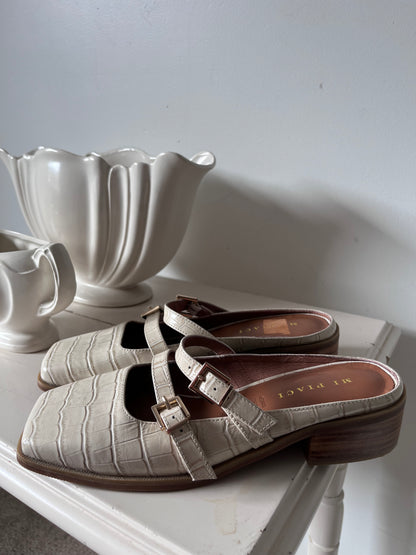 MI PIACI Leather Buckle Mules RRP approx. $280 (Size 37)