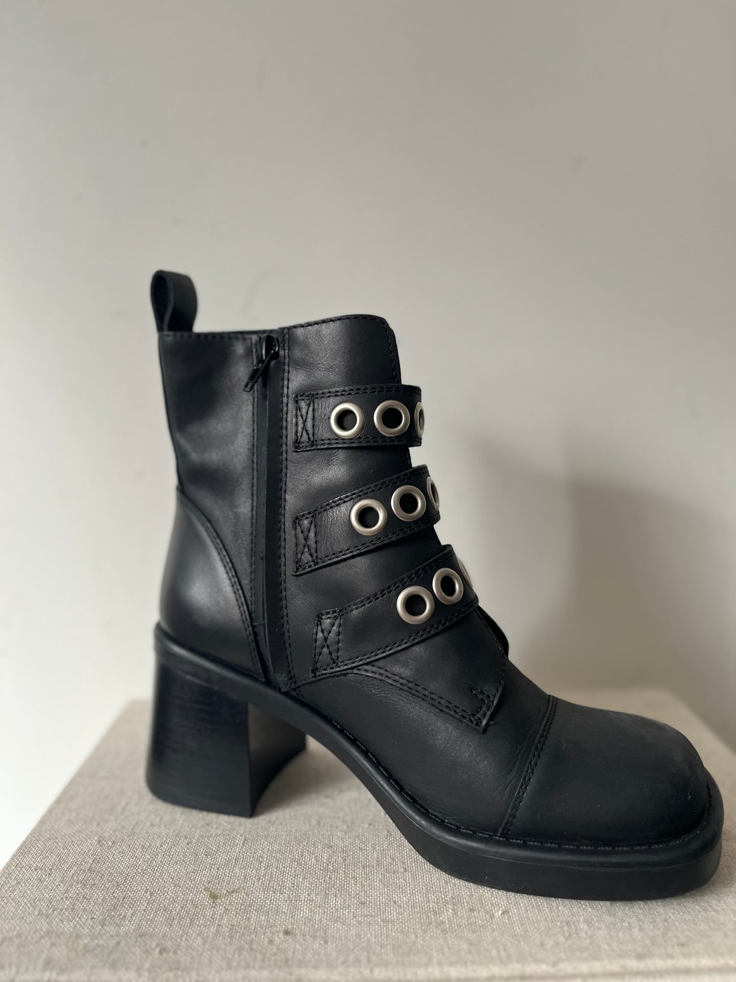 JEFFREY CAMPBELL Triple Buckle Leather Ankle Boots RRP$399 (38)