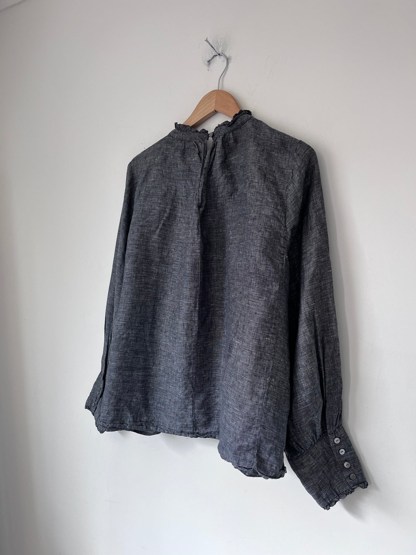 MAX linen blouse RRP$140 (16-18)