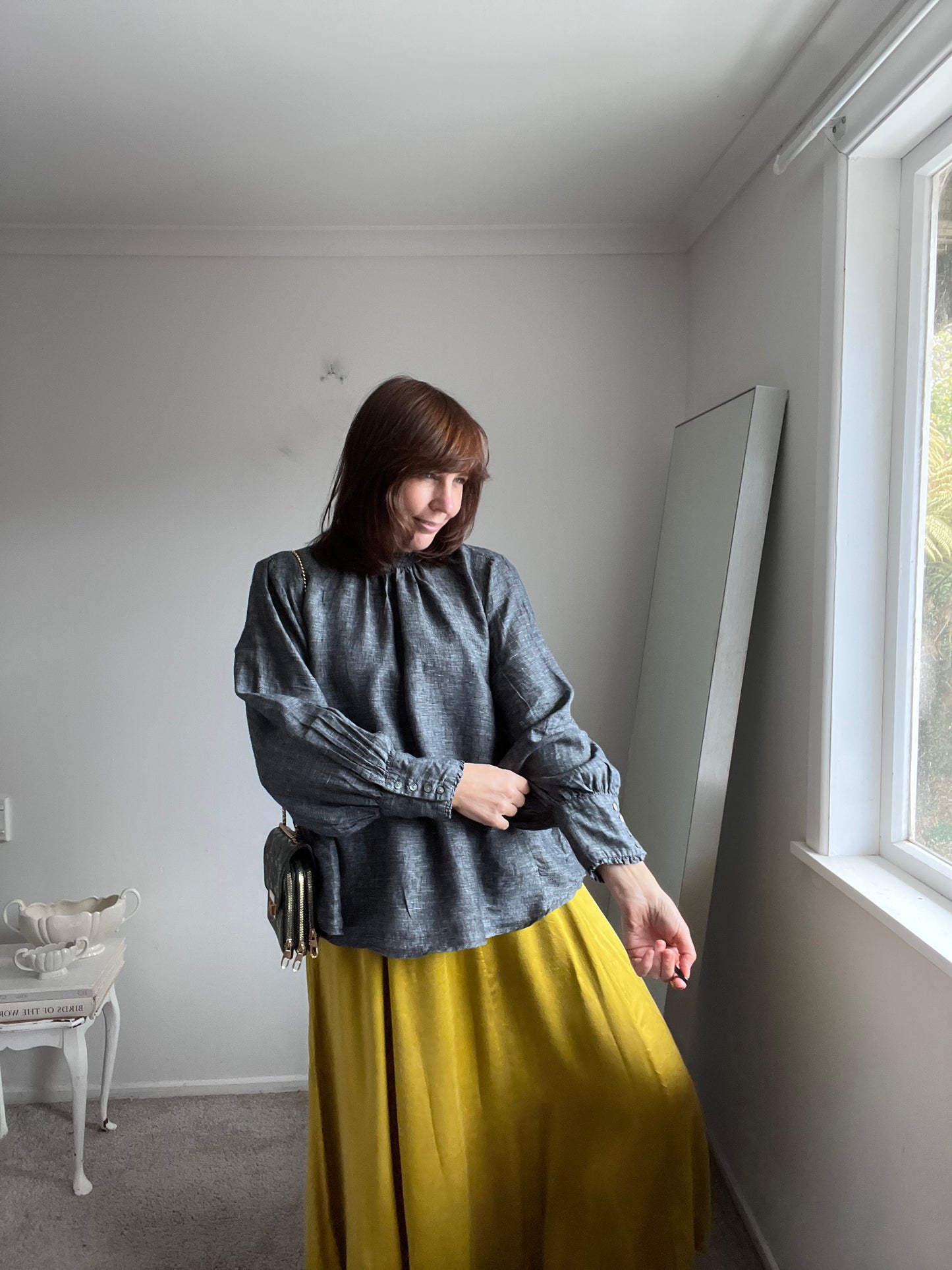 MAX linen blouse RRP$140 (16-18)