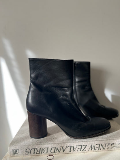REBE ‘Studio’ Boots RRP$700 (39)