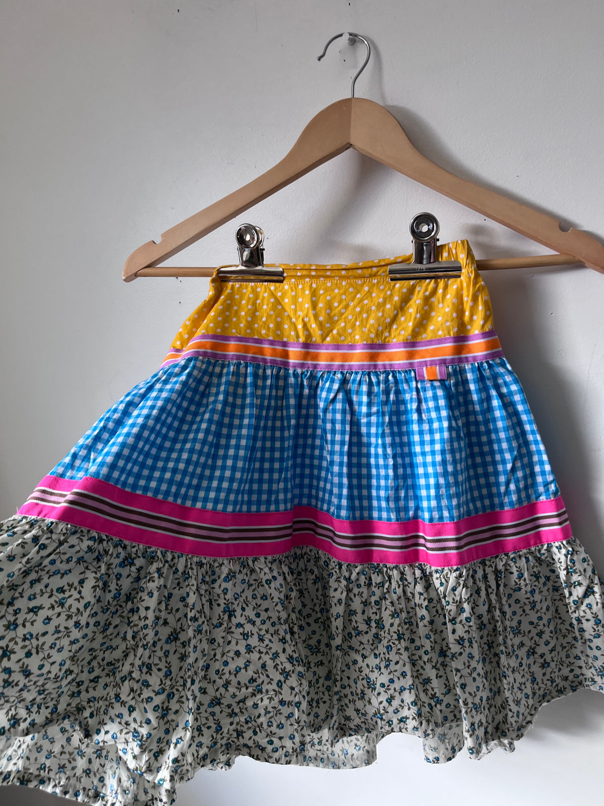 HILLY CHRISP Classic Tiered Skirt (Size 8)