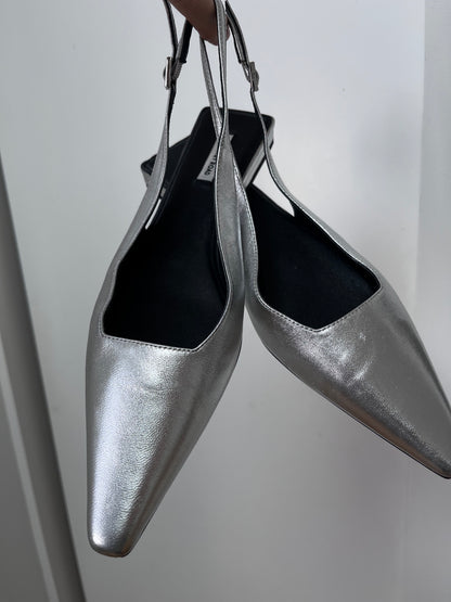 COUNTRY ROAD Florence Silver Leather Flats RRP$179 (Size 40)