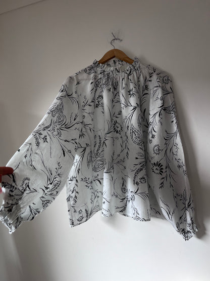 MAX Floral Linen Blouse RRP approx. $130 (Size 16-18)