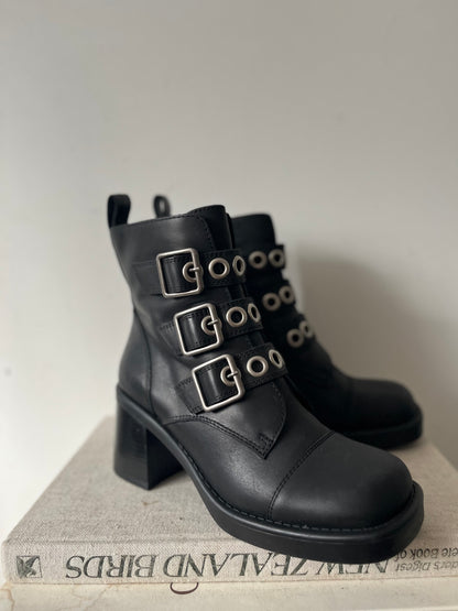 JEFFREY CAMPBELL Triple Buckle Leather Ankle Boots RRP$399 (38)