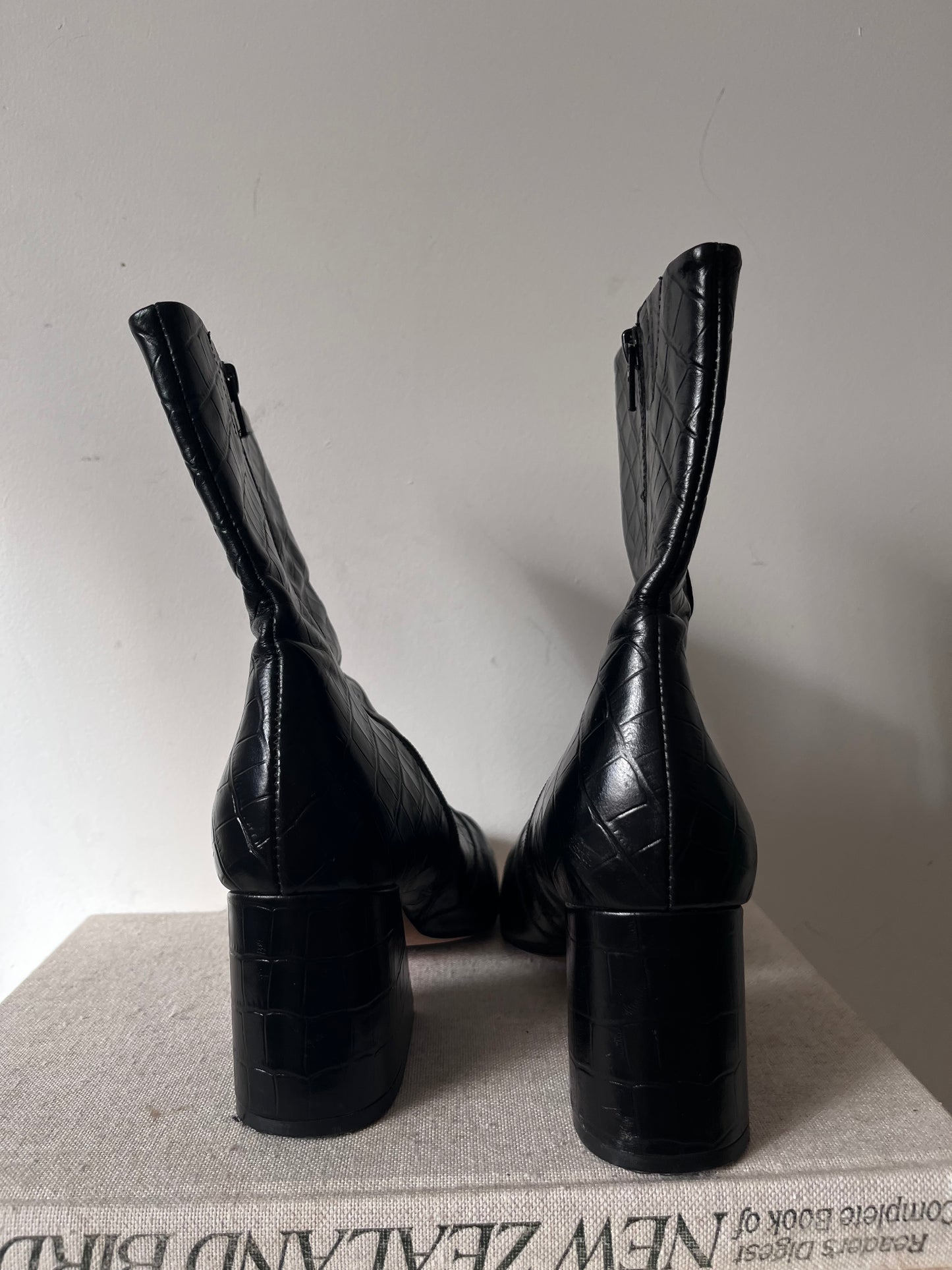 MI PIACI Croc-Embossed Leather Ankle Boots RRP$299 (40)