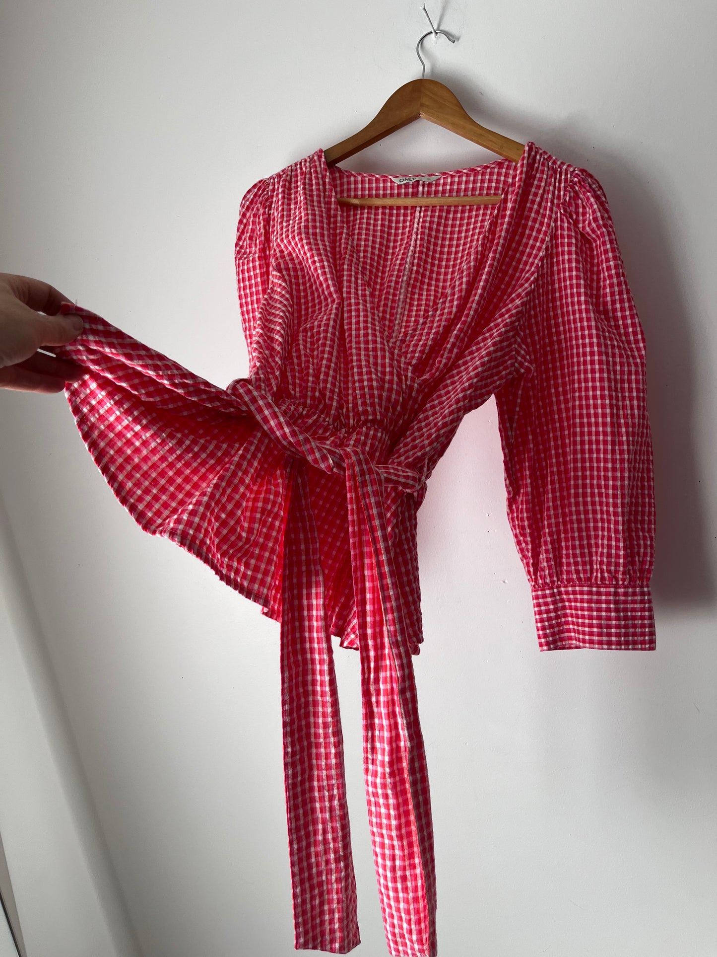 ONLY Sarah Gingham Wrap Top RRP$70 (14-16)