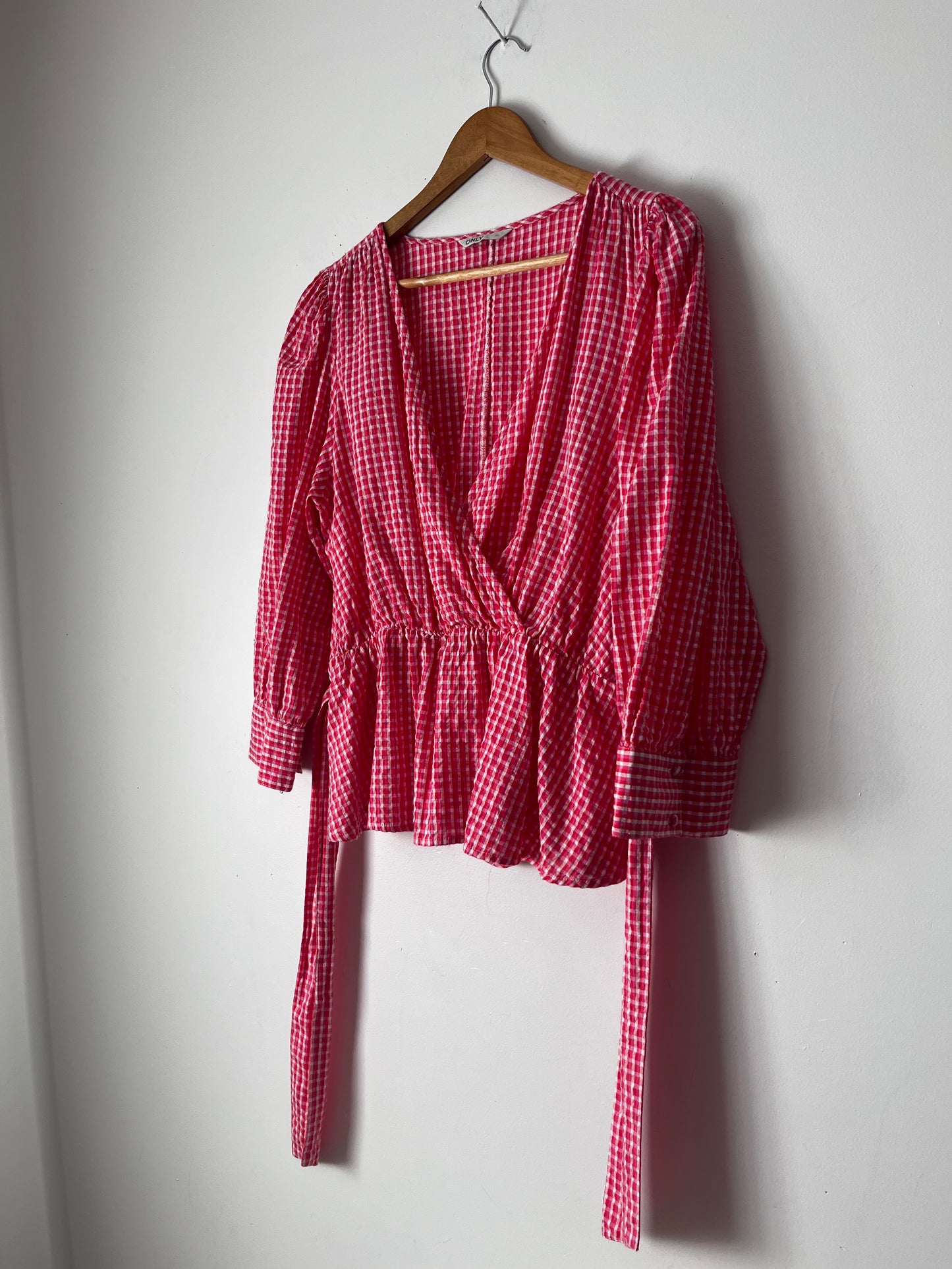 ONLY Sarah Gingham Wrap Top RRP$70 (14-16)