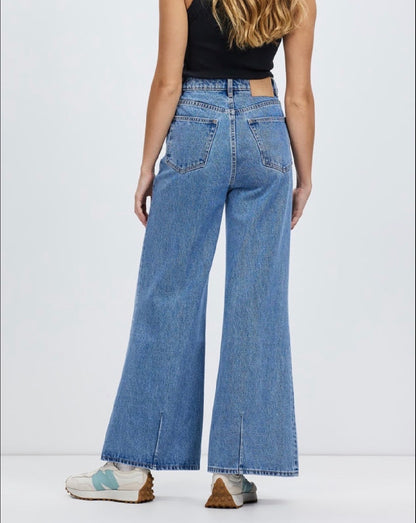 NEUW Frida Super Wide Jeans RRP $209.99 (Size 8)