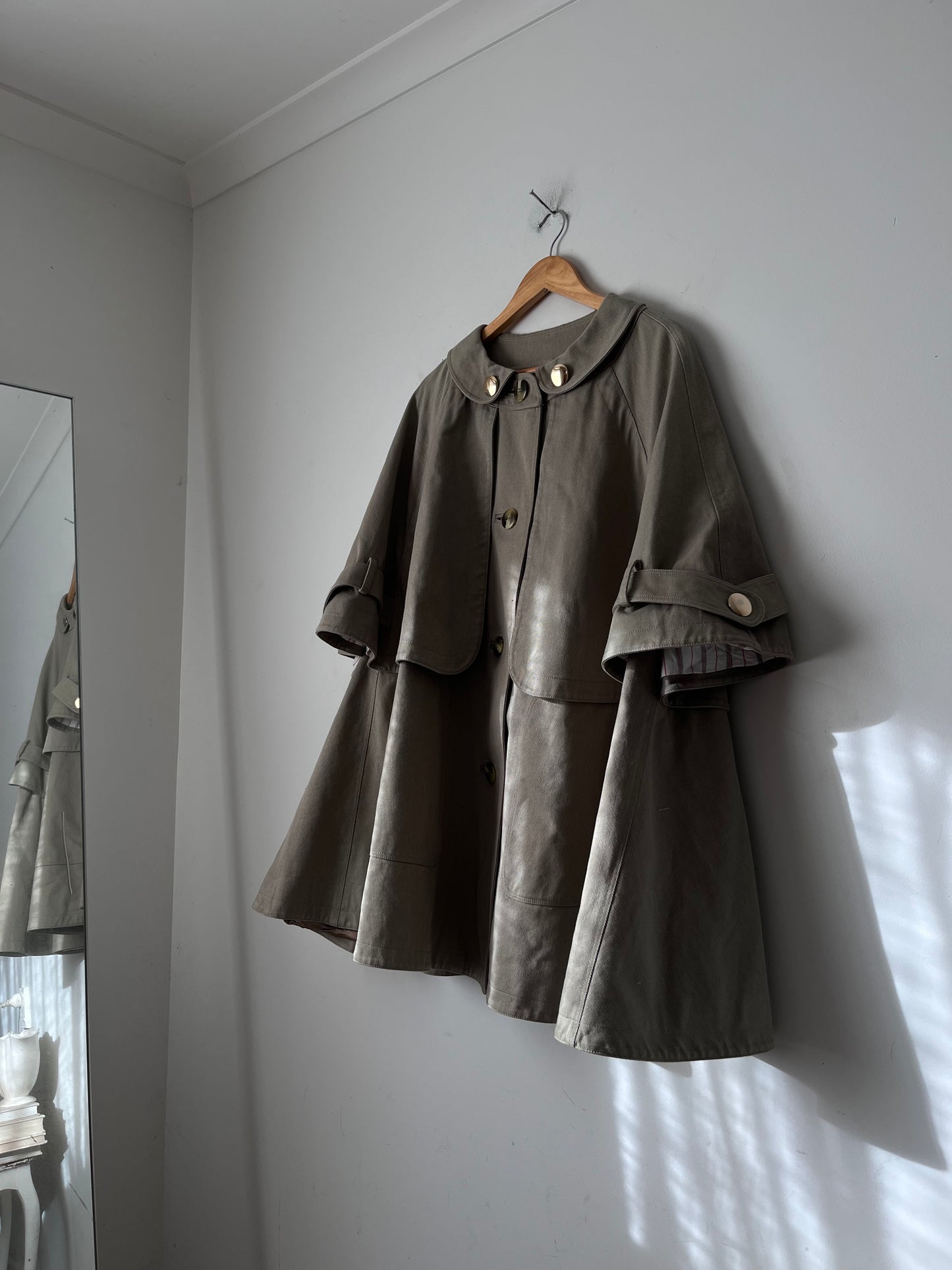 BURBERRY - 2006 Show - Swing Coat by Christopher Bailey RRP$3000 (10-16)