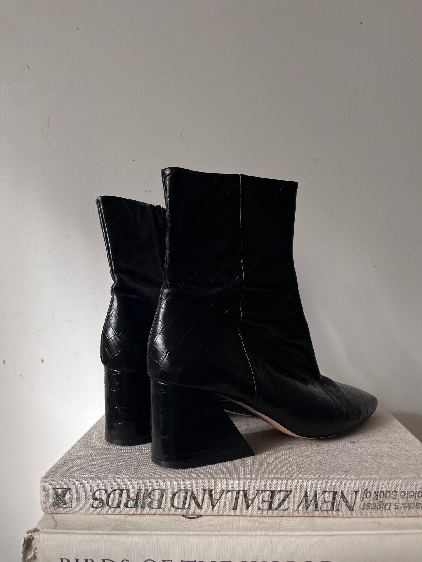 MI PIACI Croc-Embossed Leather Ankle Boots RRP$299 (40)