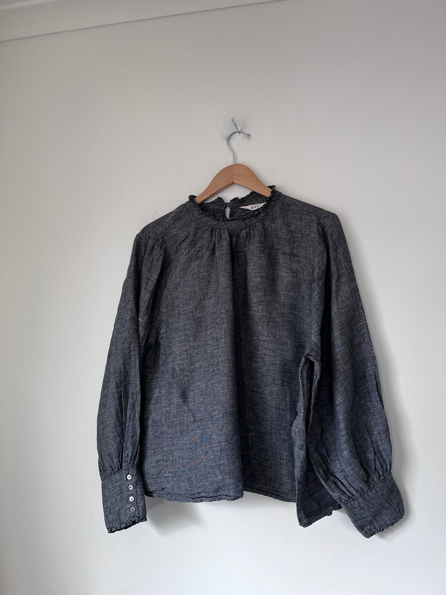 MAX linen blouse RRP$140 (16-18)