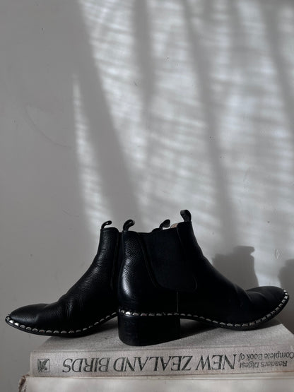 MOOCHI Boots RRP$440 (36)