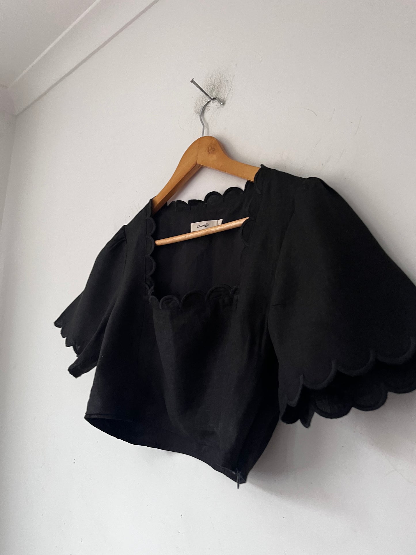 OWNLEY Black Linen Scallop Top RRP$180 (6-8)
