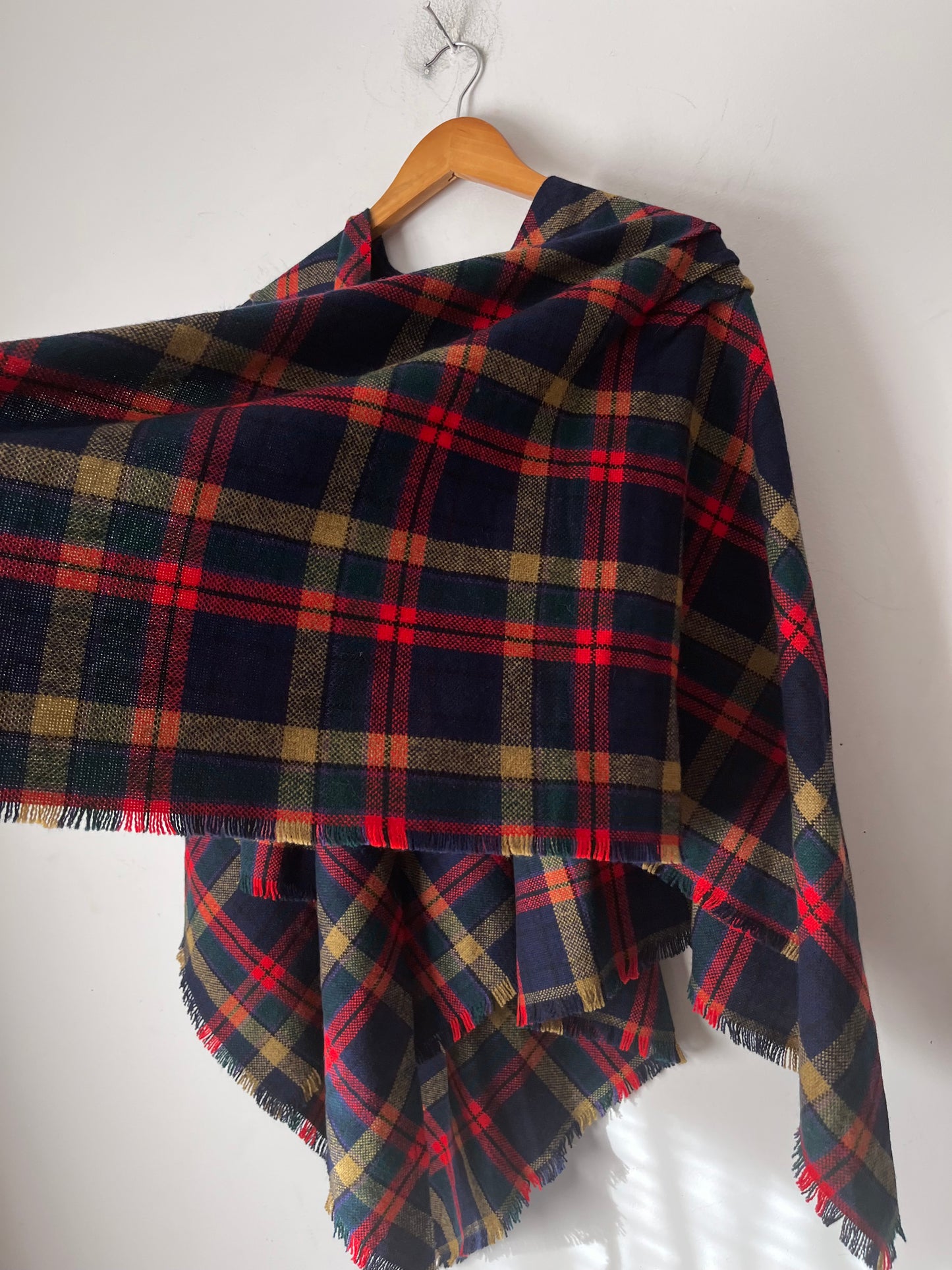 BRANIGAN WEAVERS Irish Tartan Wool Cape RRP$250 (One Size)