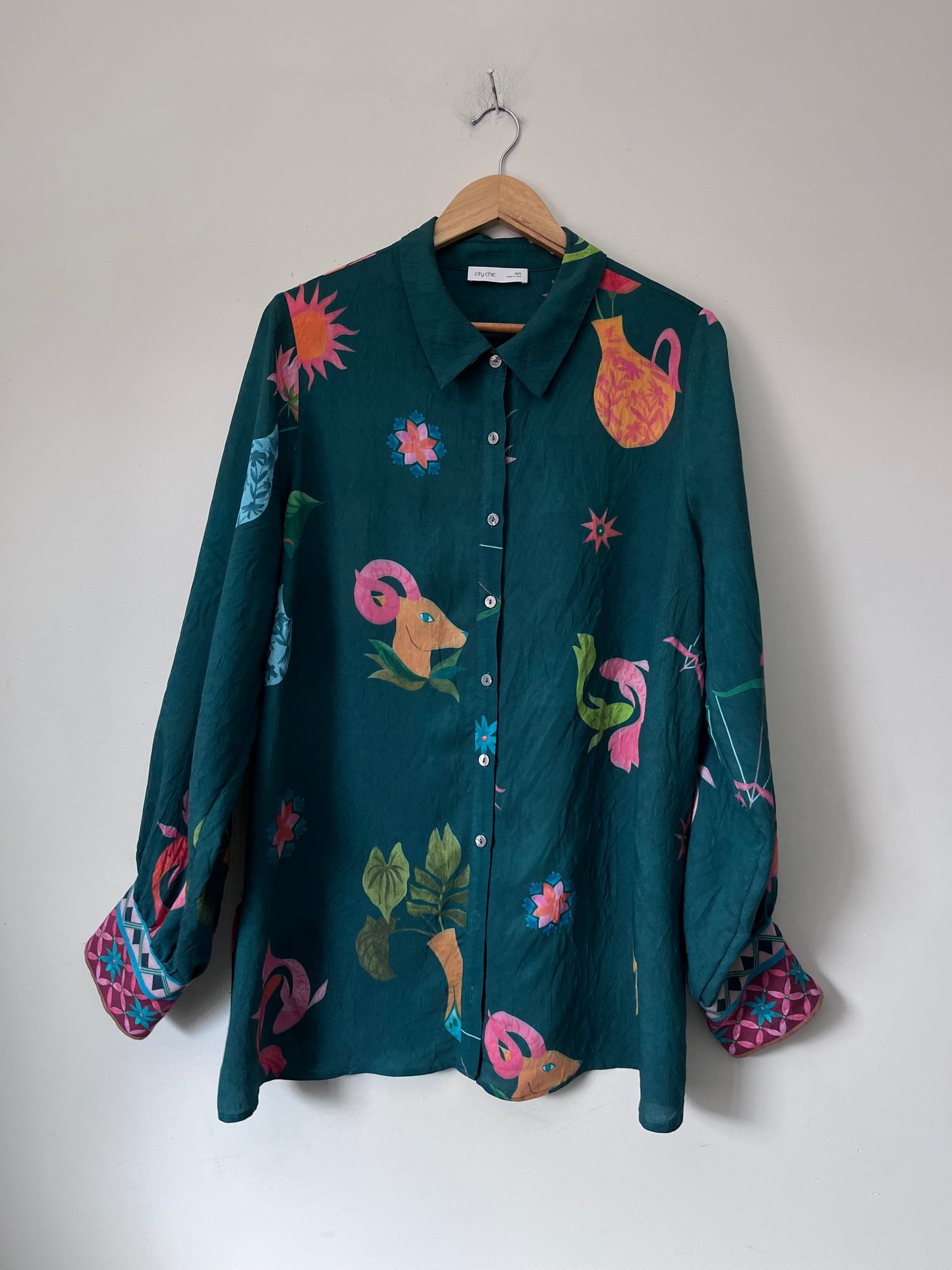 CITY CHIC shirt RRP$110 (16-20)