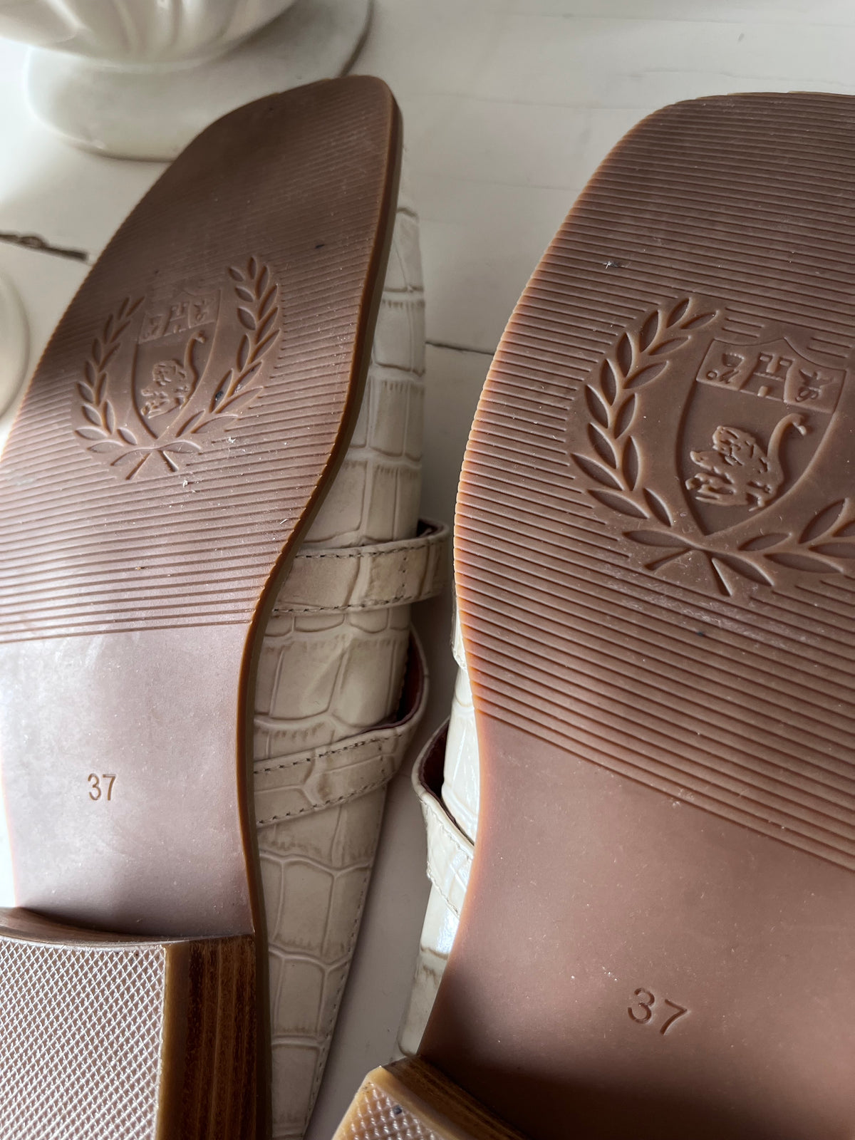 MI PIACI Leather Buckle Mules RRP approx. $280 (Size 37)