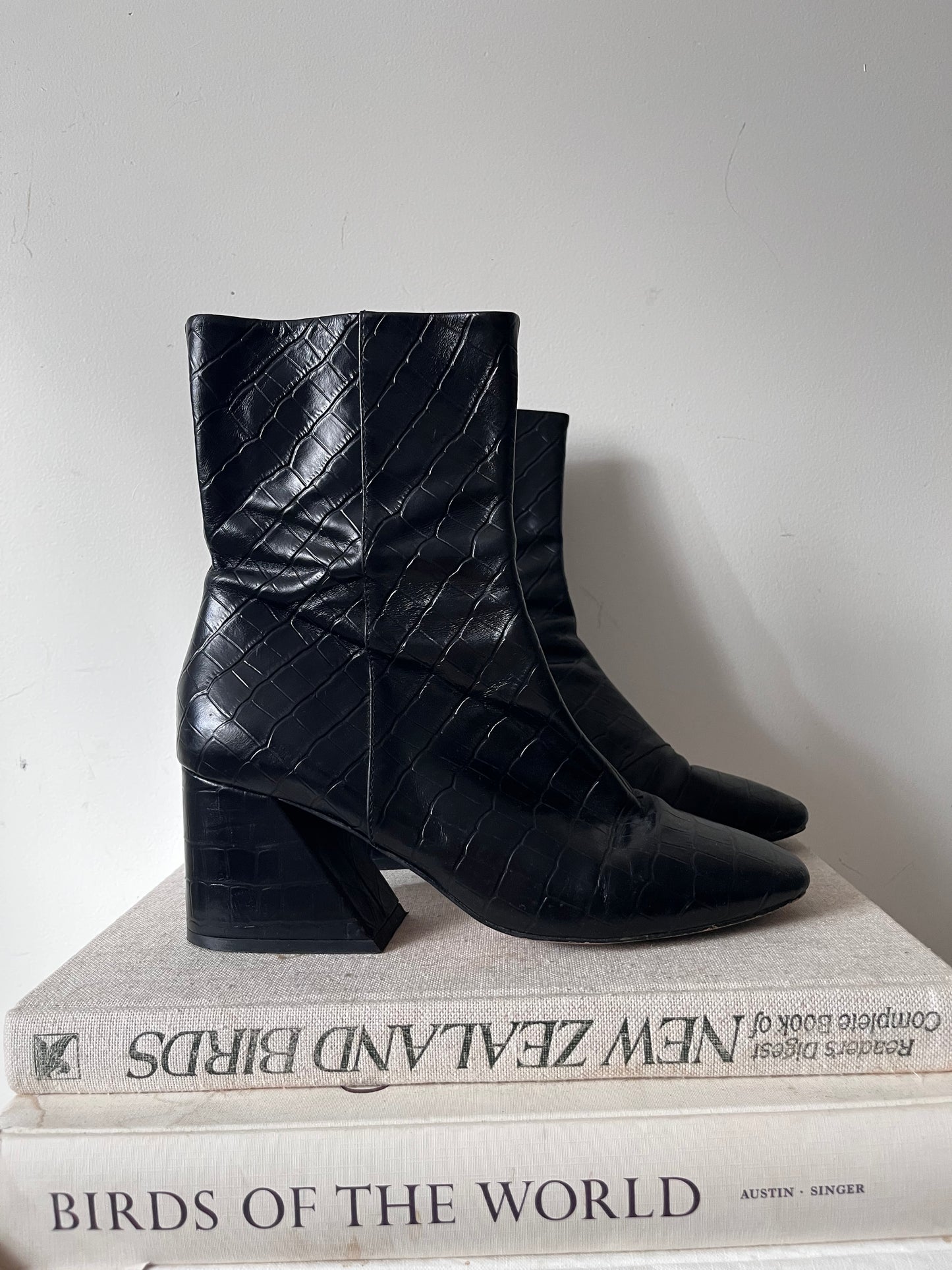 MI PIACI Croc-Embossed Leather Ankle Boots RRP$299 (40)