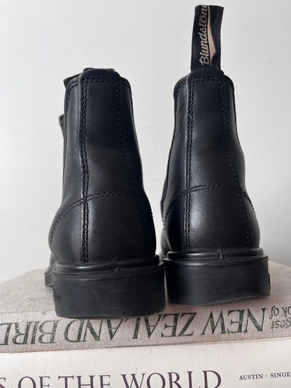 BLUNDSTONE Boots RRP$289 (35.5/36)