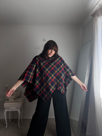 BRANIGAN WEAVERS Irish Tartan Wool Cape RRP$250 (One Size)