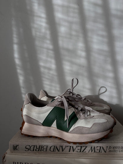 NEW BALANCE 327 Sneakers – White/Green RRP$180 (40)