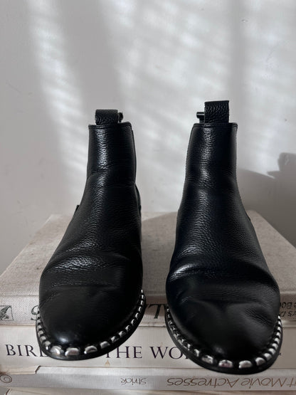 MOOCHI Boots RRP$440 (36)