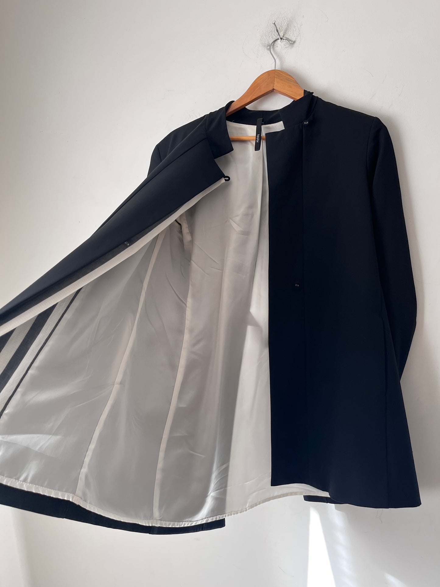 TAYLOR Open Back Wool Jacket RRP$895 (8-10)