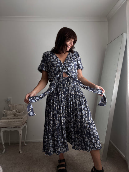 KIVARI Floral Tie-Front Midi Dress RRP$299 (12-14)