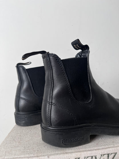 BLUNDSTONE Boots RRP$289 (35.5/36)
