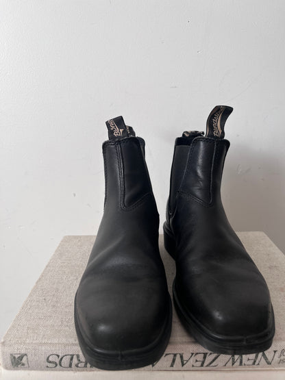 BLUNDSTONE Boots RRP$289 (35.5/36)