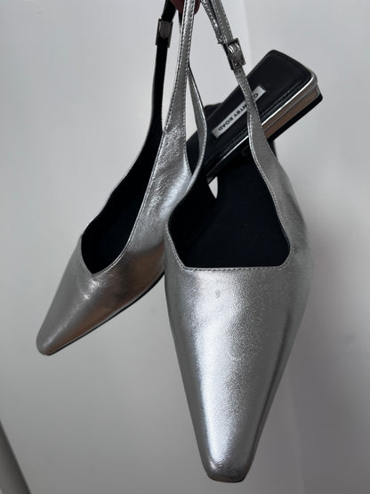 COUNTRY ROAD Florence Silver Leather Flats RRP$179 (Size 40)