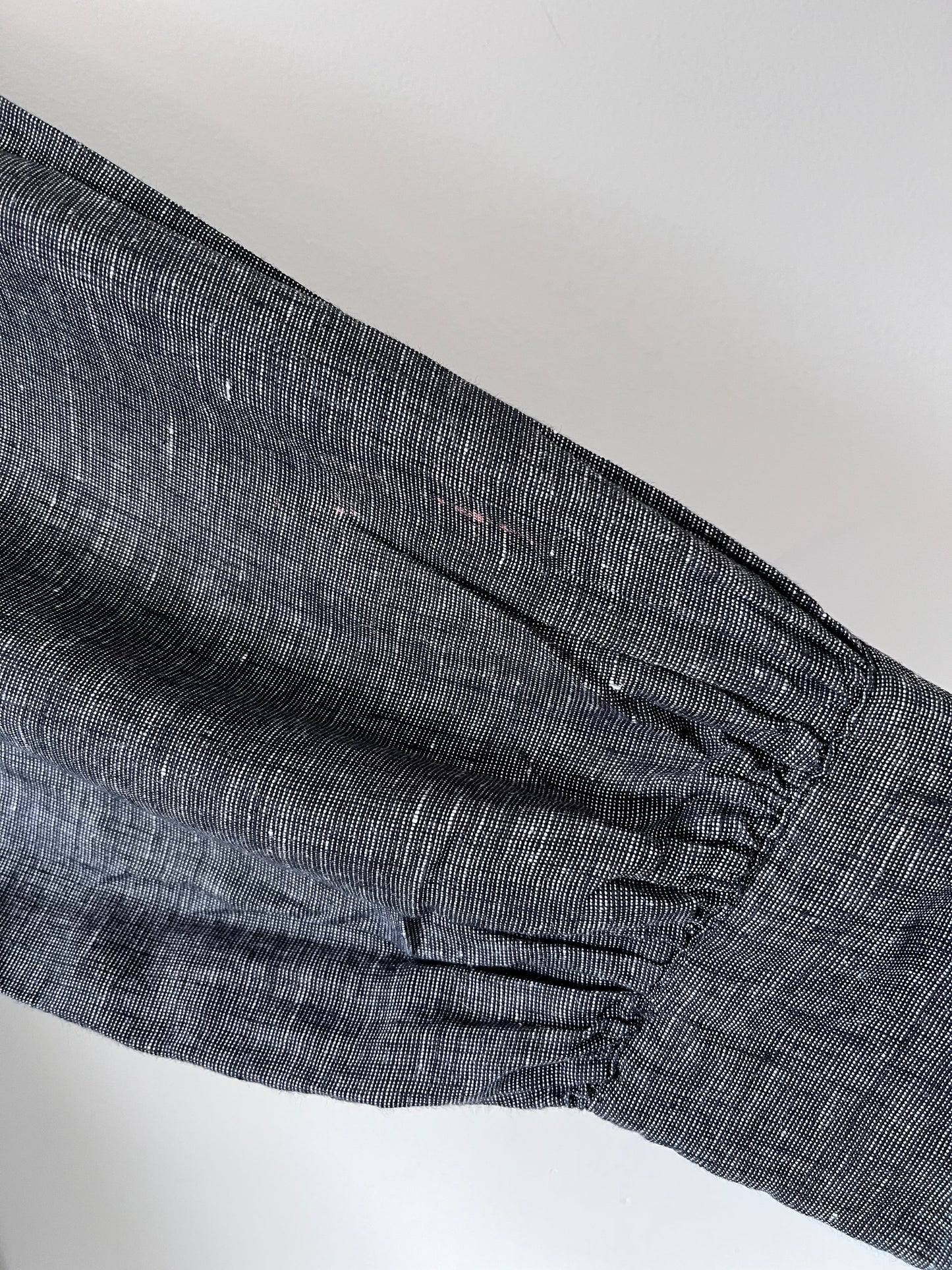 MAX linen blouse RRP$140 (16-18)