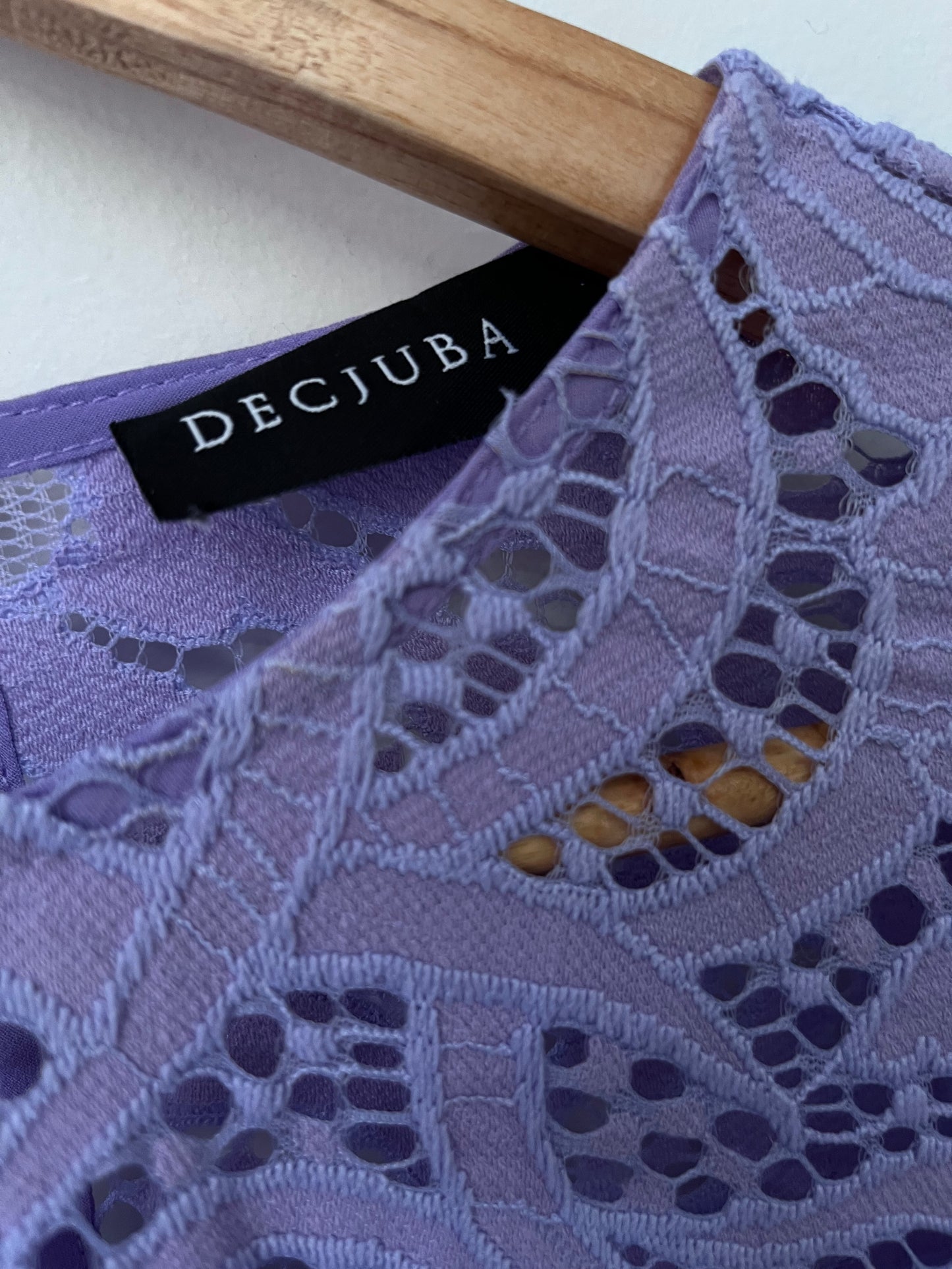 DECJUBA top RRP$100 (8-10)