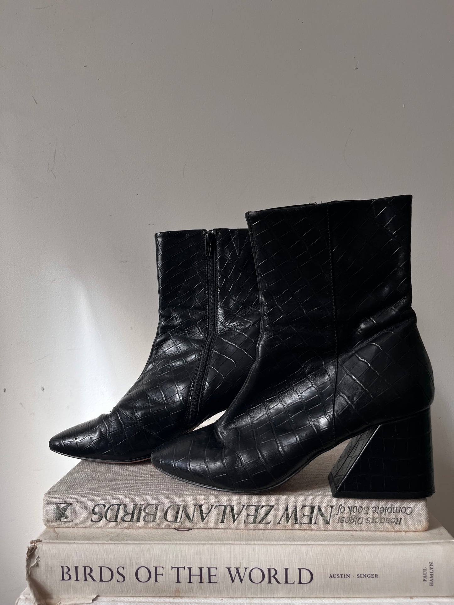 MI PIACI Croc-Embossed Leather Ankle Boots RRP$299 (40)