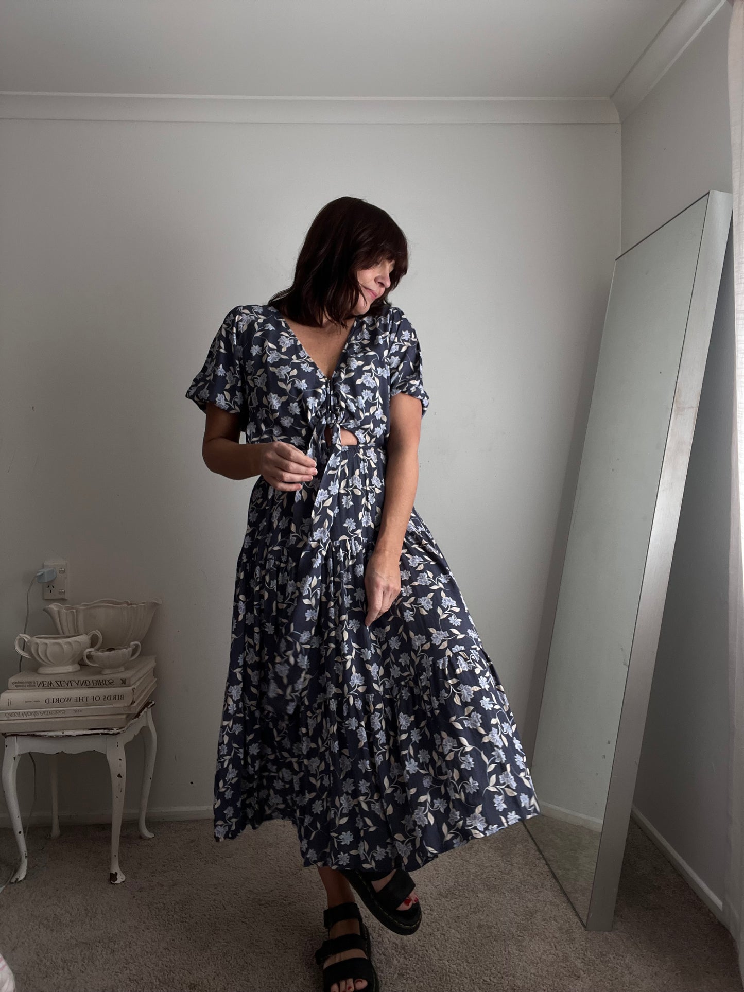 KIVARI Floral Tie-Front Midi Dress RRP$299 (12-14)