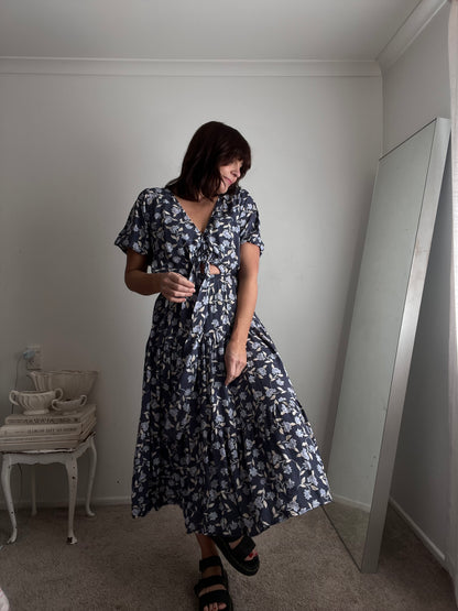 KIVARI Floral Tie-Front Midi Dress RRP$299 (12-14)