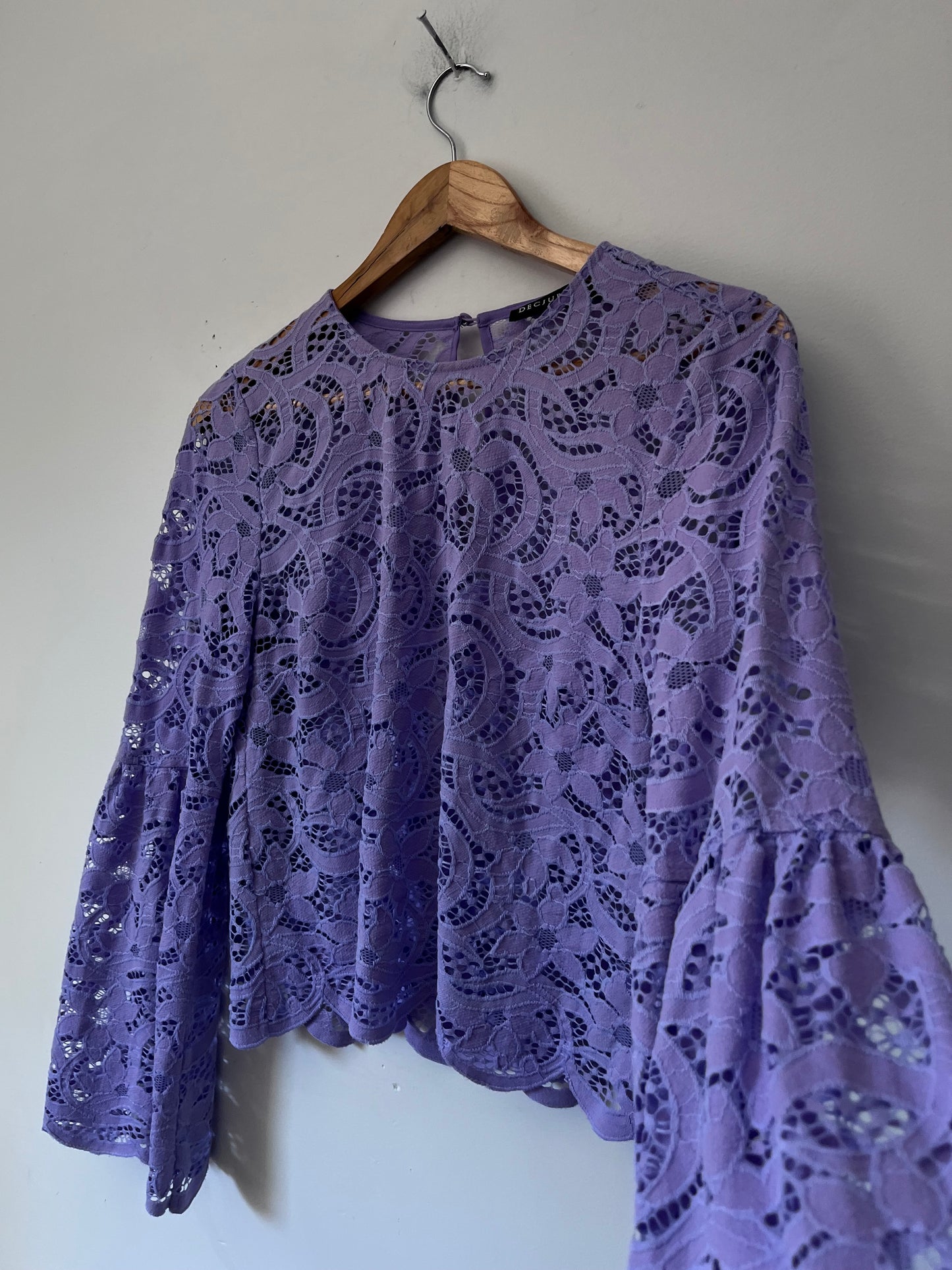 DECJUBA top RRP$100 (8-10)