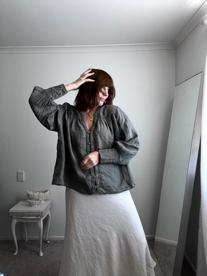 MAX blouse RRP$139 (16-18)