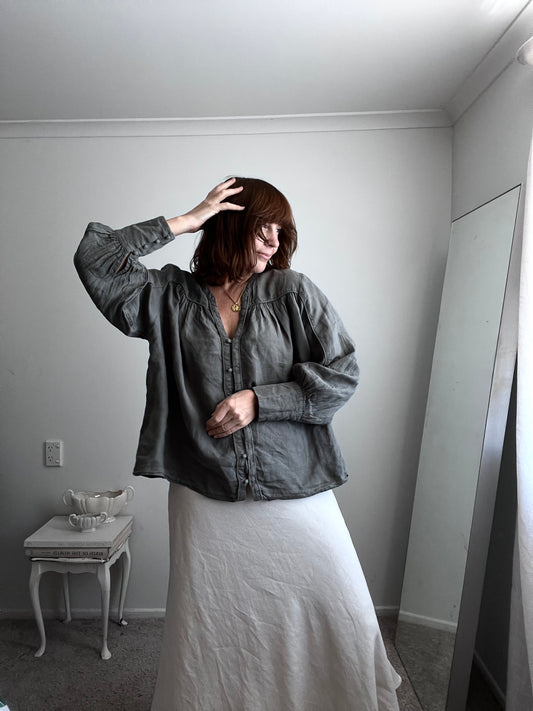 MAX blouse RRP$139 (16-18)