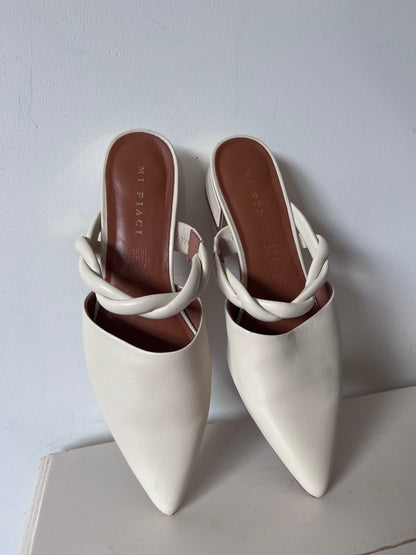 MI PIACI Leather Pointed Mules RRP approx. $280 (Size 38)
