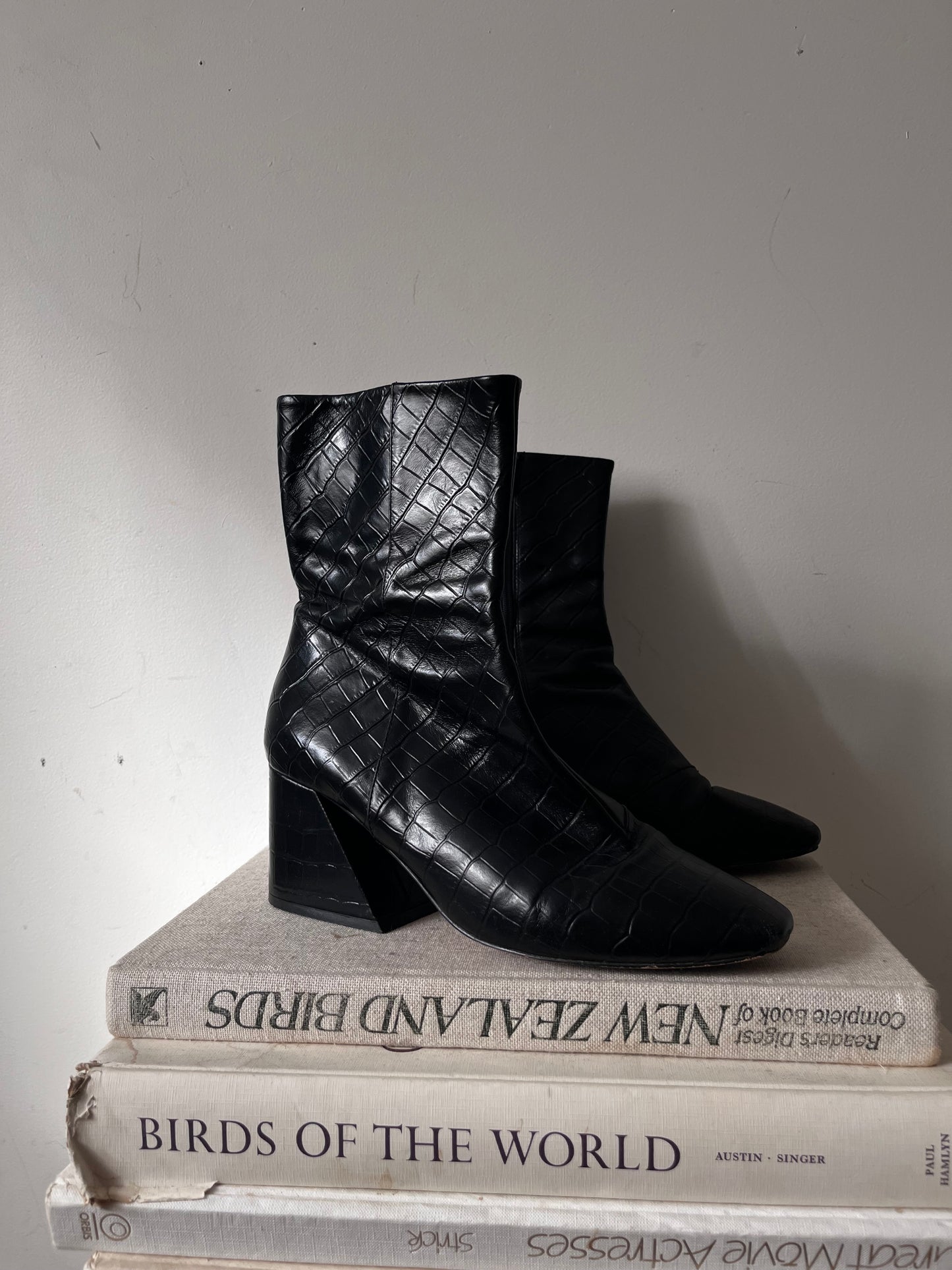 MI PIACI Croc-Embossed Leather Ankle Boots RRP$299 (40)